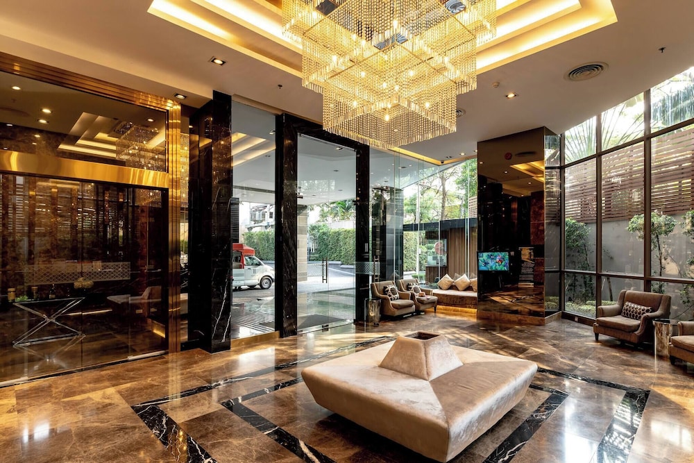 Free Airport Pick Up Rooftop Pool Jacuzzi Gym BTS Emqartier Shopping Mall