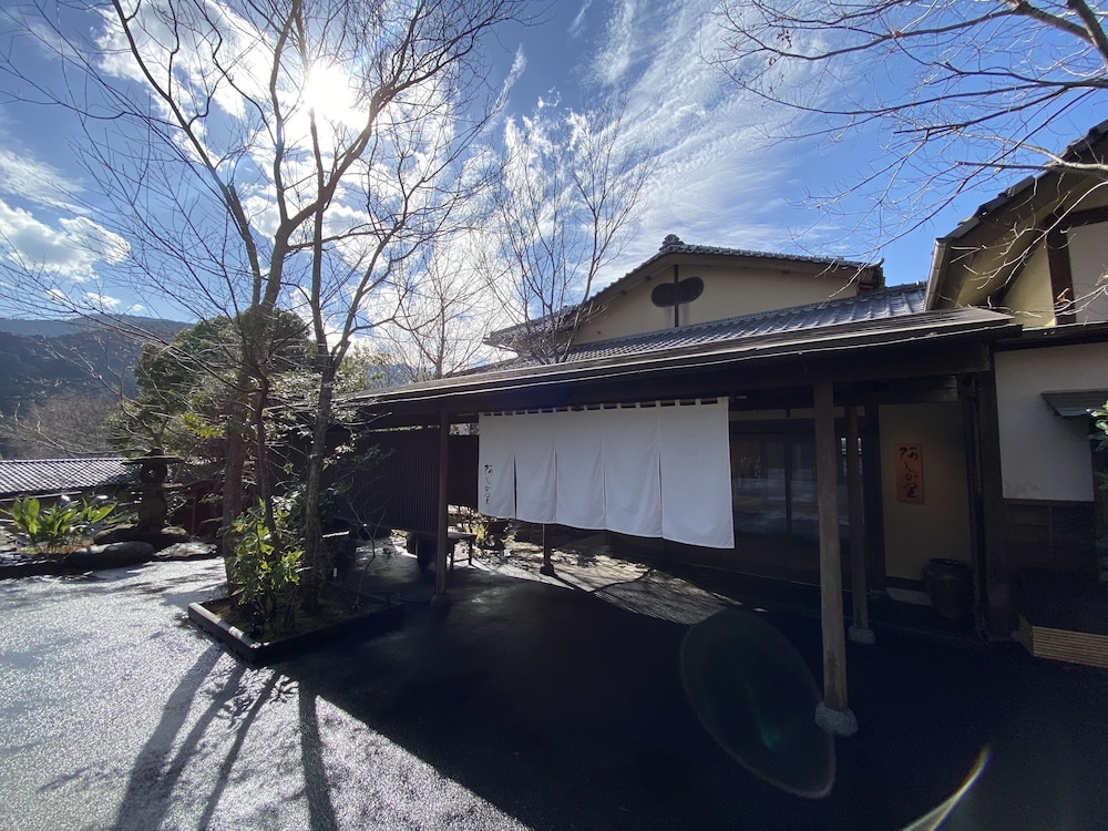 Yugawara Spa Ryokan Ashikari