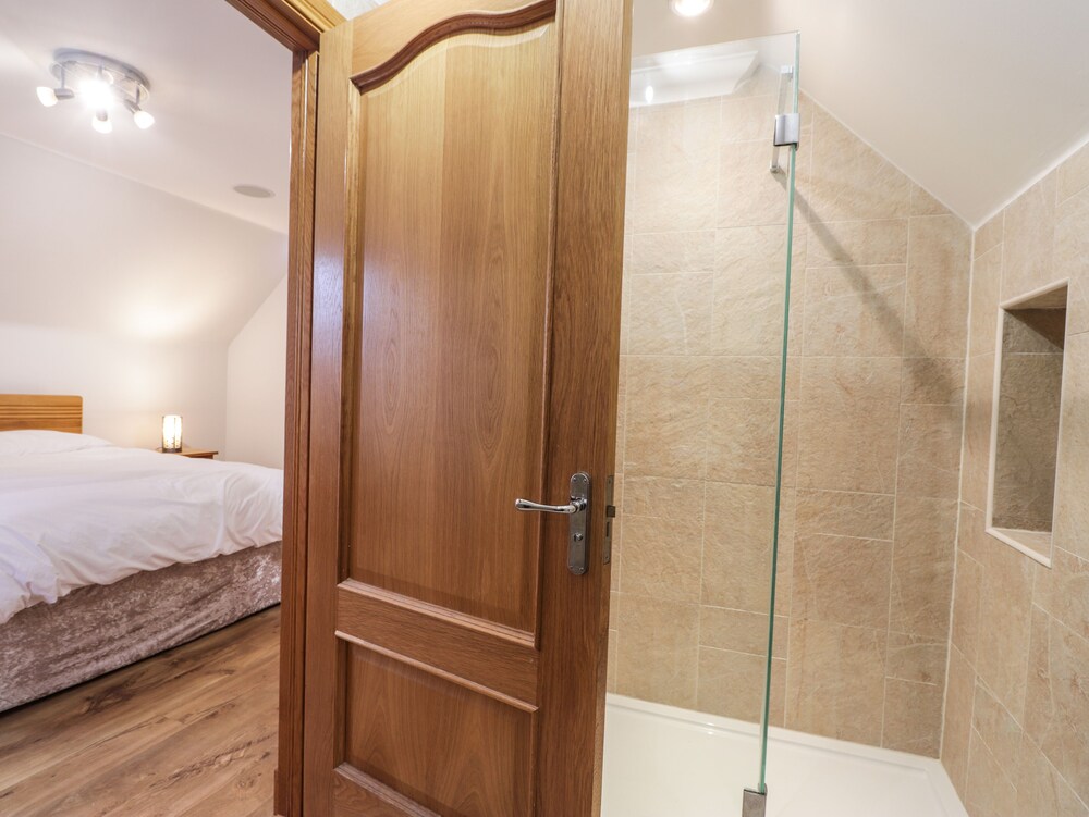 1 The Coach House