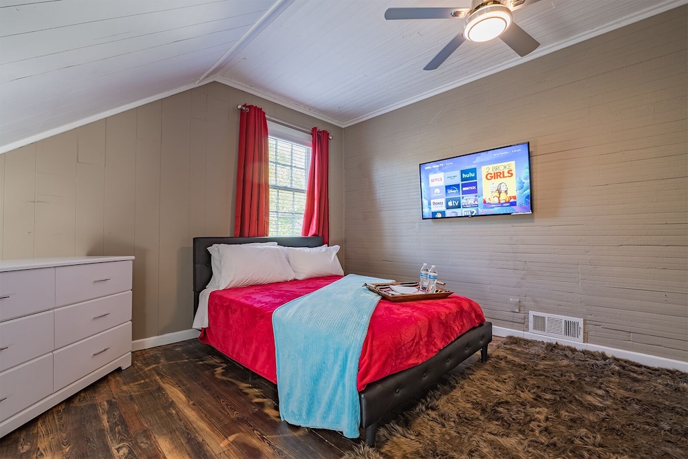 4 Minutes to Downtown by the Atlanta Beltline Trail in the Cabbagetown Neighborhood view 3