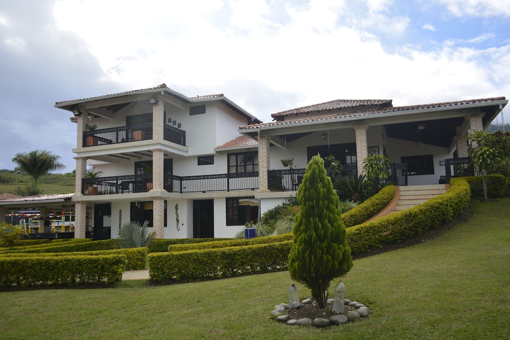 Mansion del Lago Calima - Property Image 16