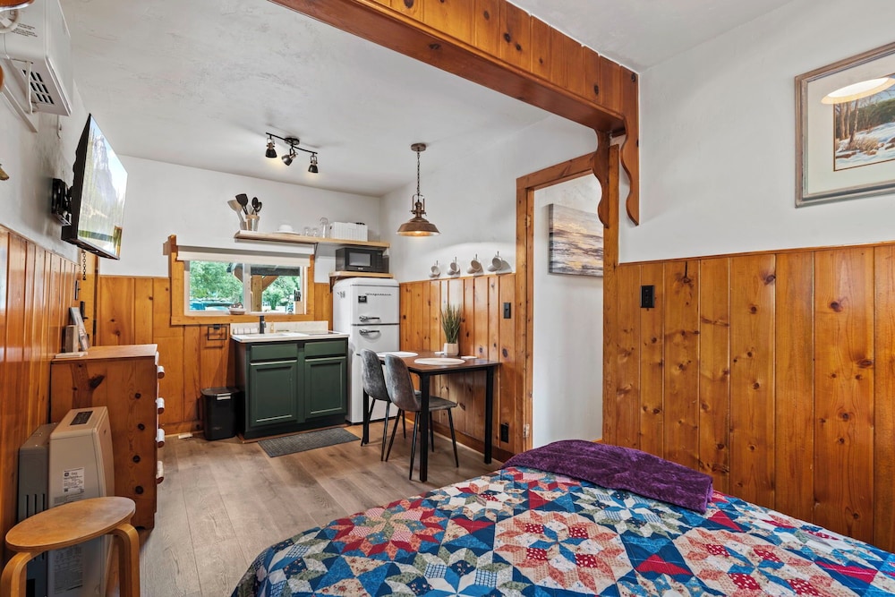 Timber Lodge Cabin 5