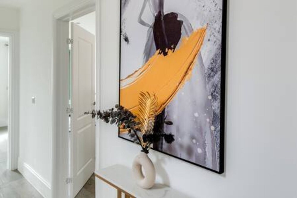 Stylish 4-br House With 3 Ensuite Free Parking