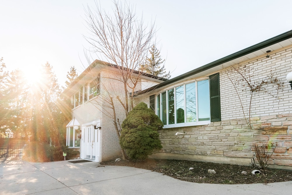 Family & Corporate home in Mississauga
