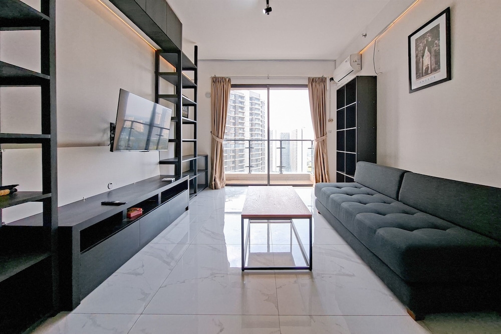 Monochromatic 2Br With Extra Working Room Apartment Sky House Bsd