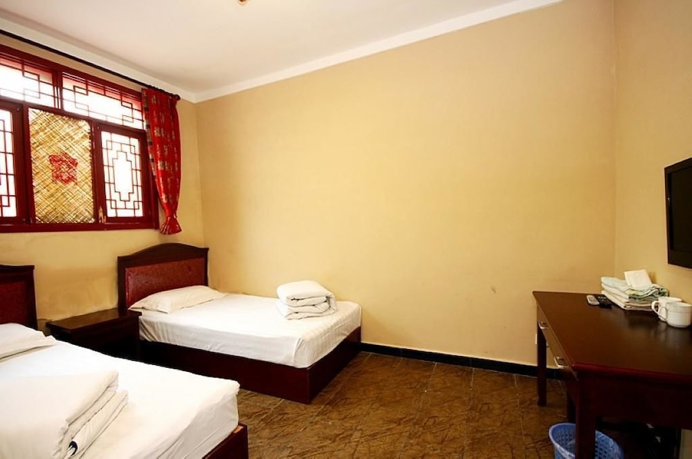 Leo Hostel