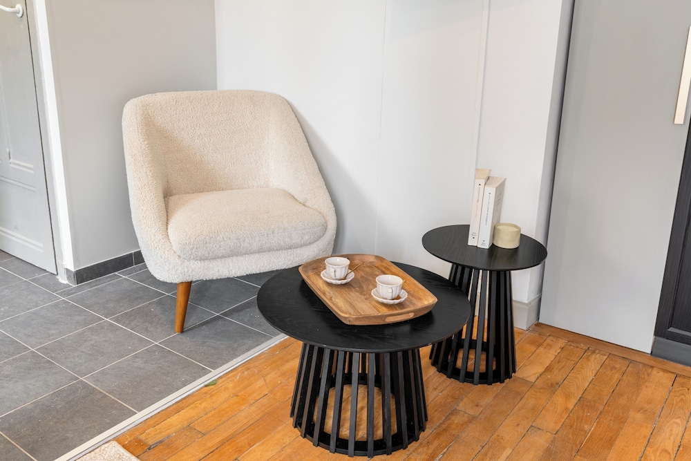1536 Daumesnil