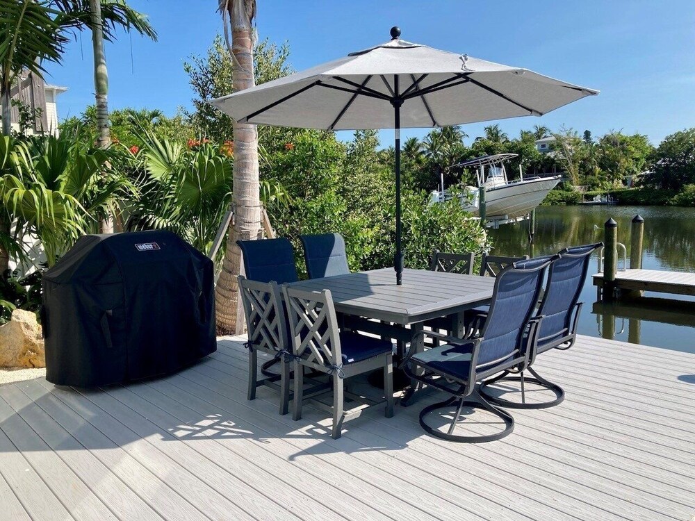 The Bea's Knees 3 Bedroom Home by RedAwning