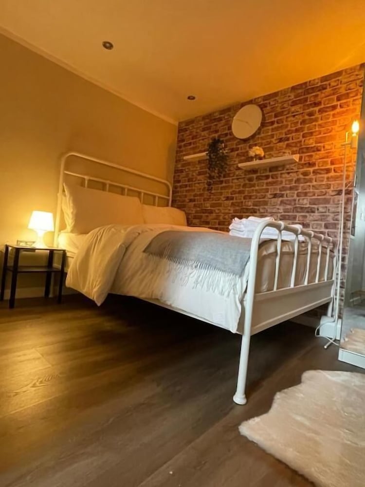 manchester modern signature studio