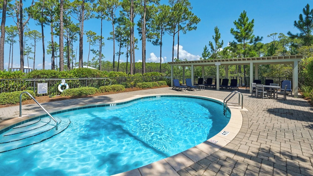 4BR Home With Deck & Grill Fun + Free Attraction Tickets!