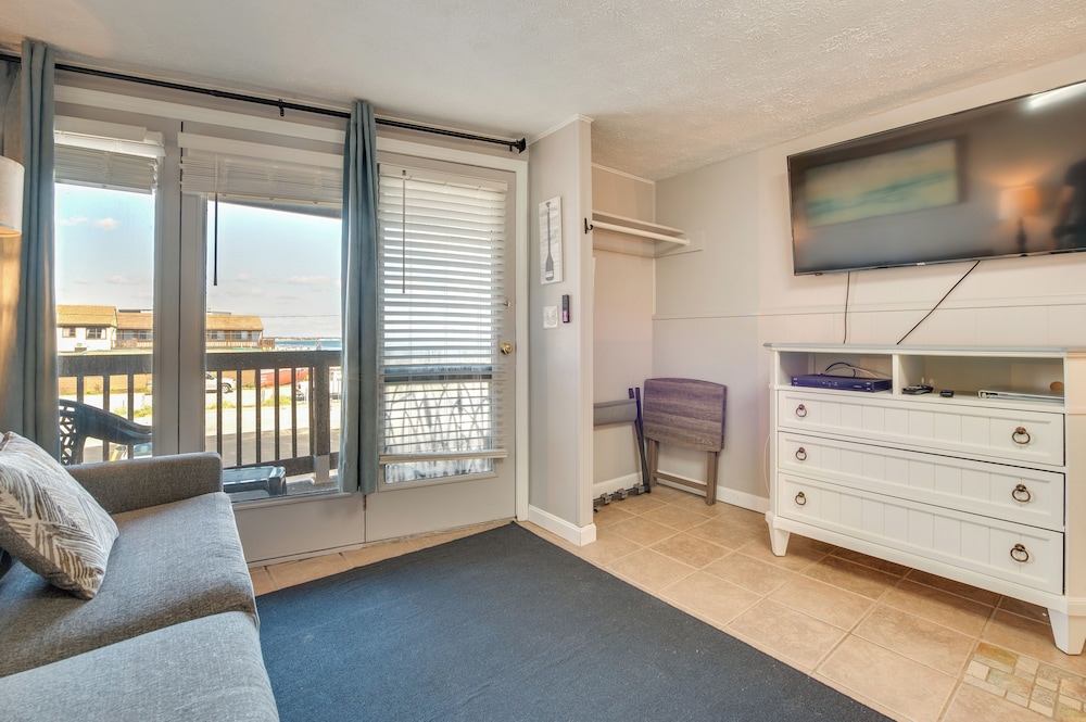 'beachfront 14' Condo on Old Orchard Beach