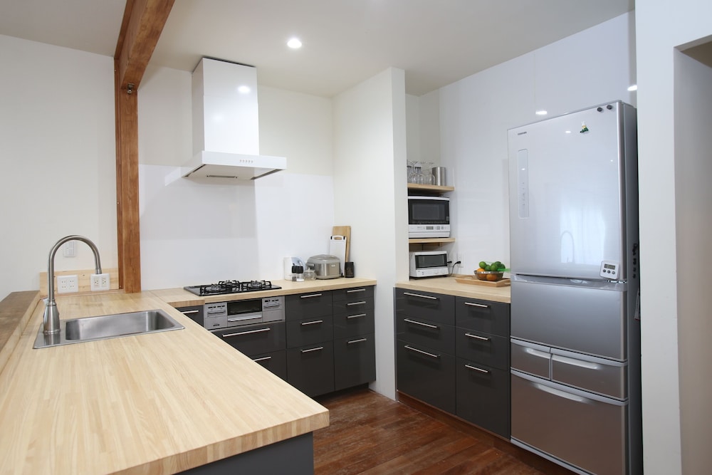 Sunnsnow Tall house view 4