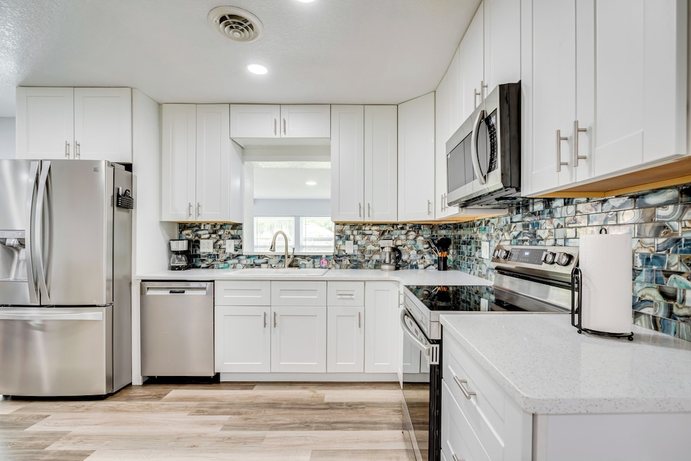 Stay & Play in Belleview: Welcoming Home w/ Yard