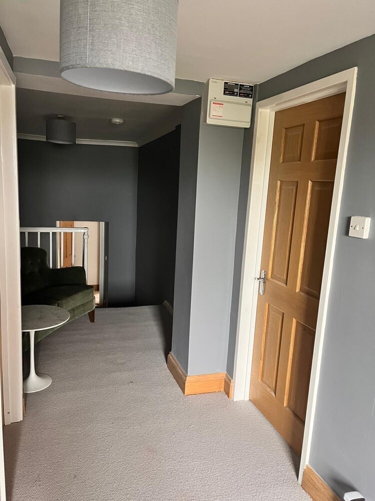 Spacious 6 Bedroom Retreat in Milford Haven
