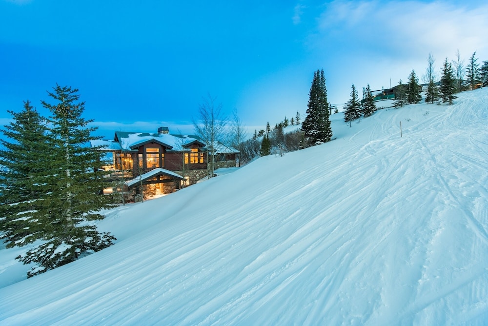 Majestic Ski in Ski Out Estate