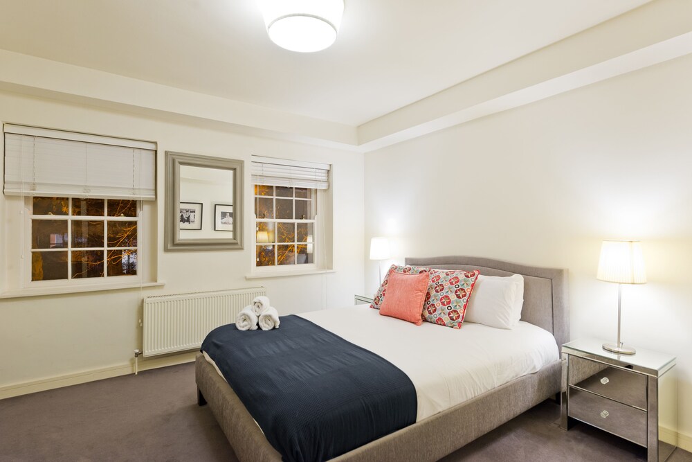 John Lennon Suite - hiphipstay