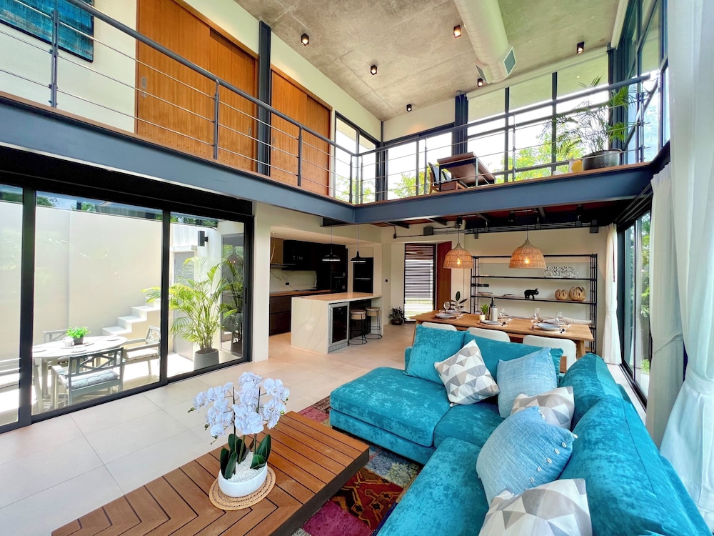 Villa Azure with Pool in Riverhouse