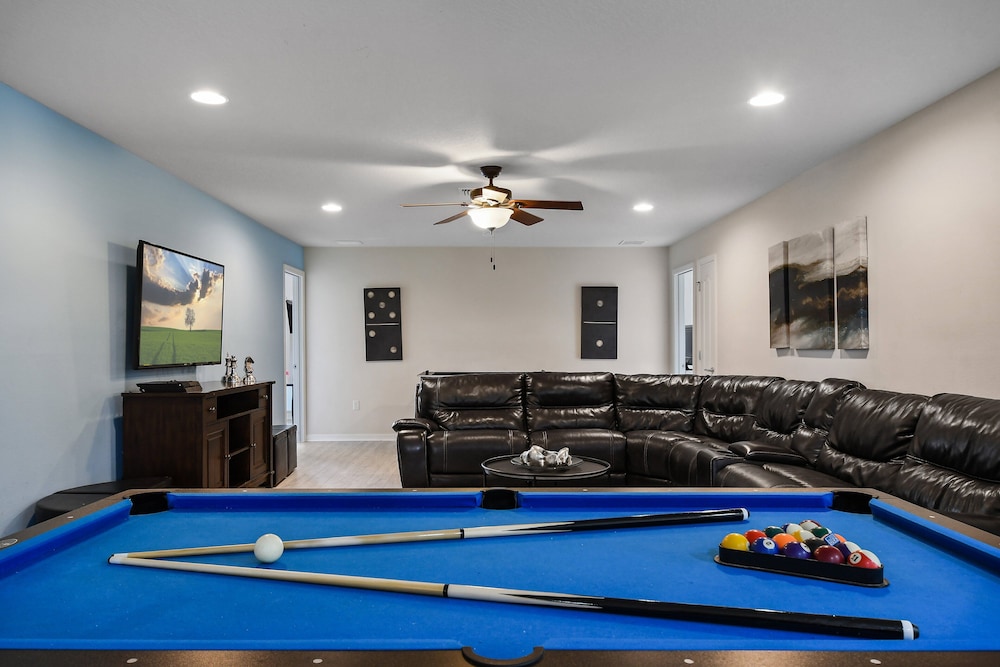 Ultimate 8BR Family Fun in Resort Near Disney!