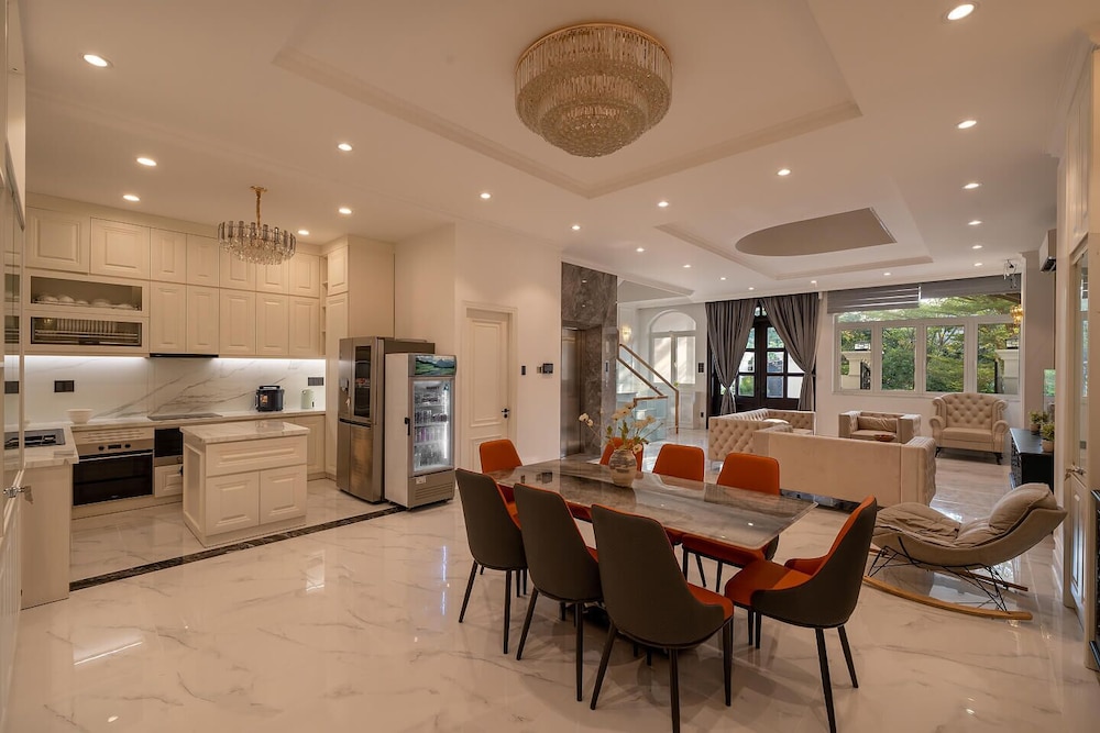 Grand Villa