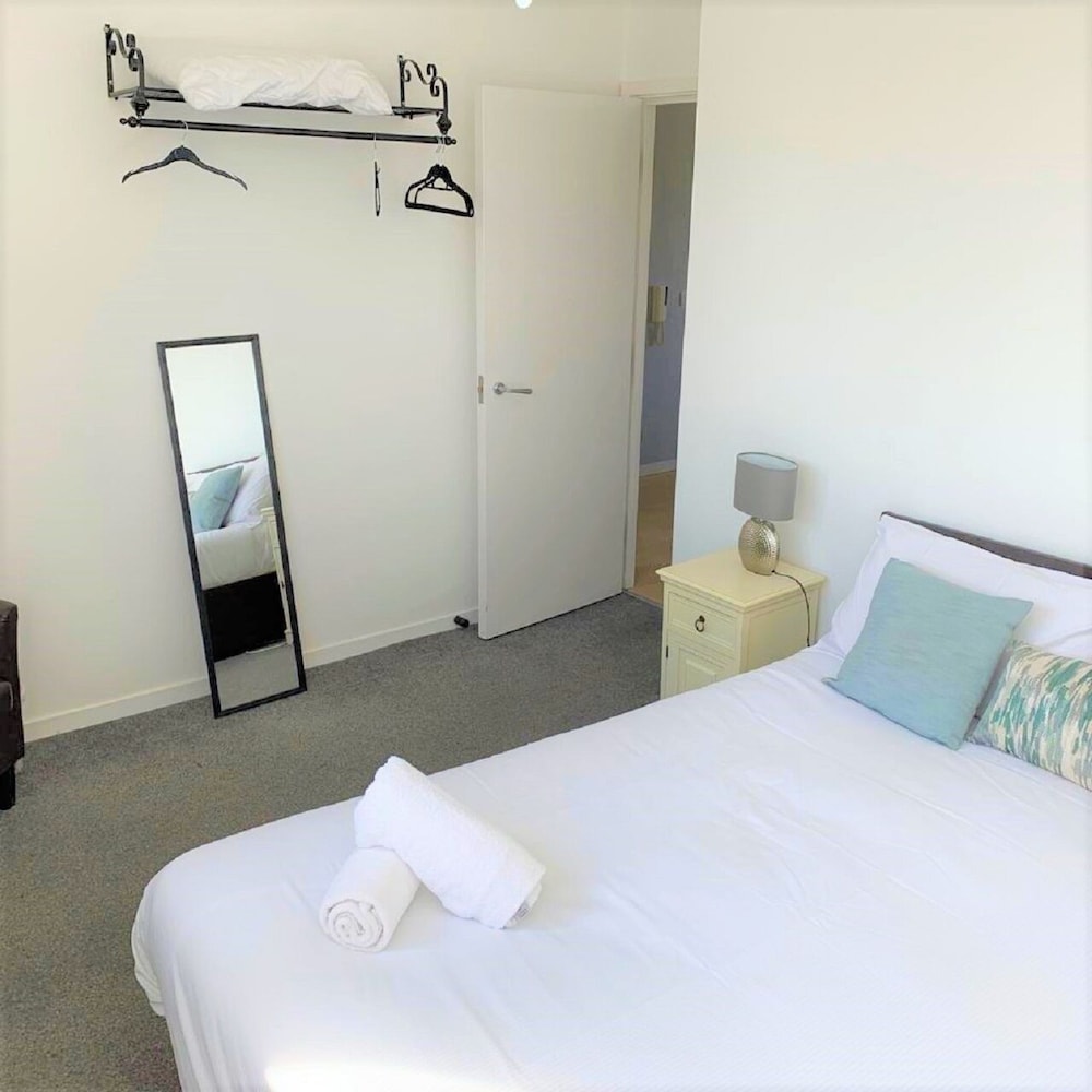Two Bedroom Balcony Apartment Liverpool view 4