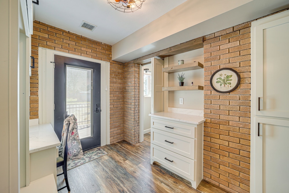 < 9 Mi to Dtwn Tulsa: Lovely Home w/ Yard & Deck!