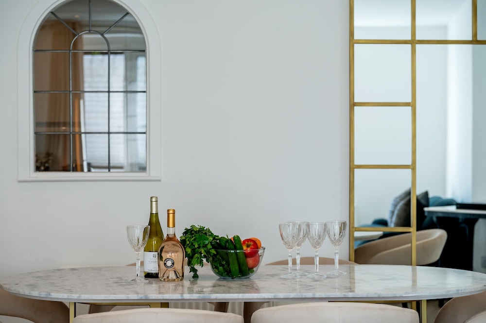 Lords Living -3 bed in Regents Park With Terrace