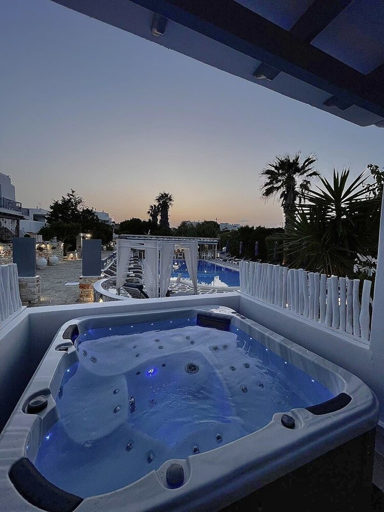 Zoumis Residence