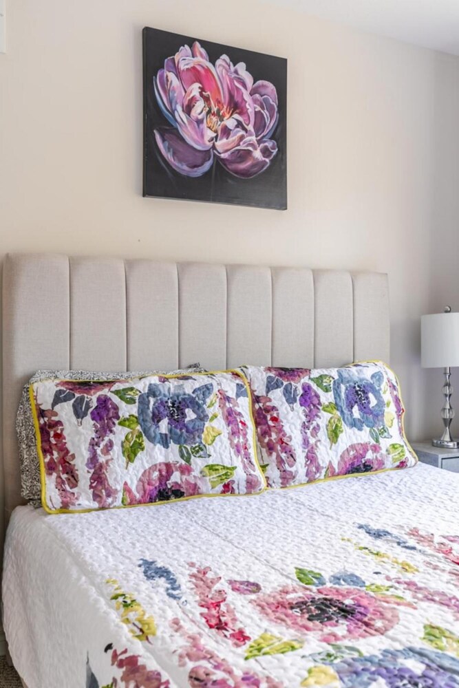 Lakeshore 3BR 2 5BA Townhome 1 min to the Beach - Image 4