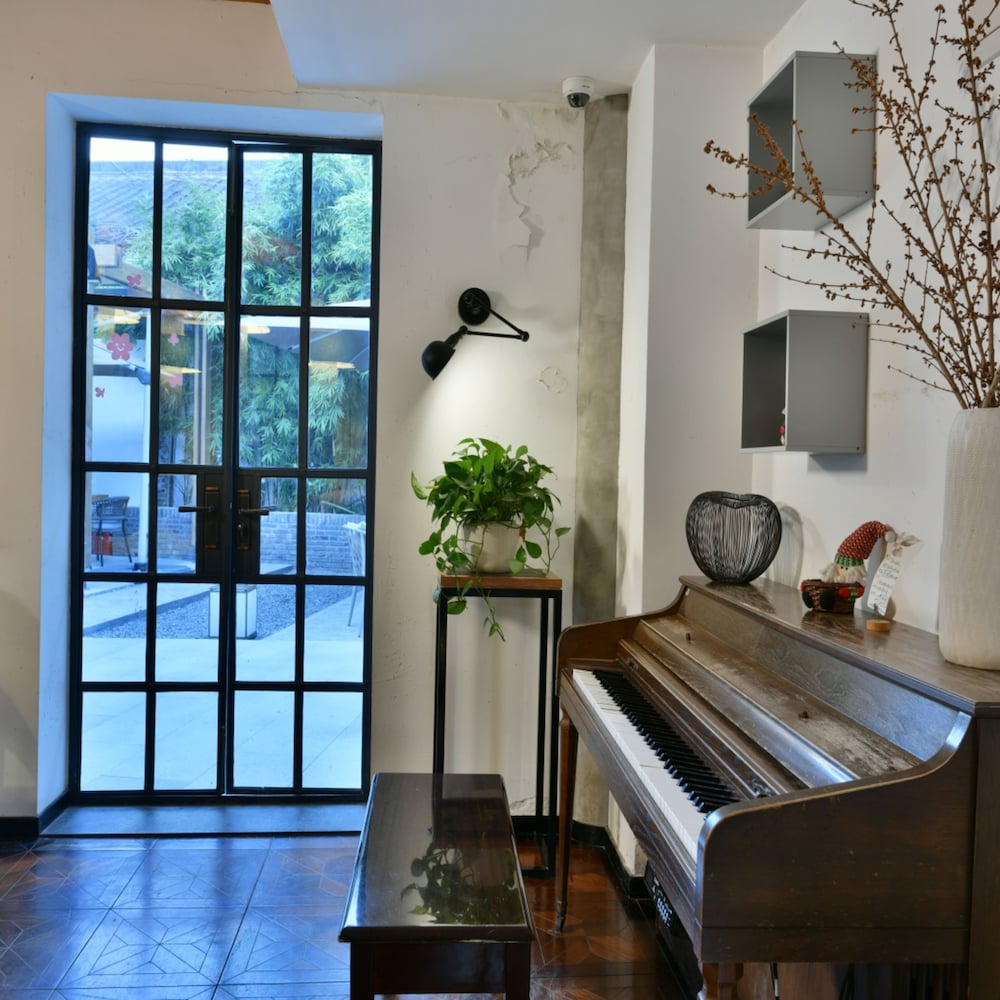 Blossom Hill Inn · Shantang view 2