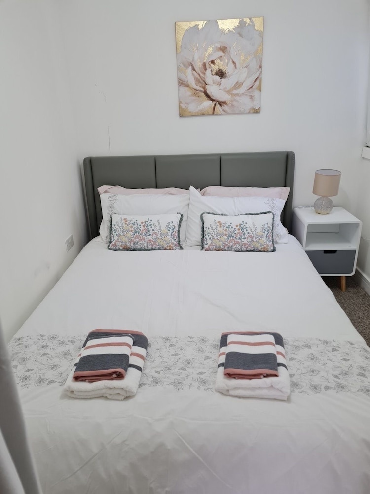 Penlea 1-bed Flat With Harbour View in Tarbert view 2