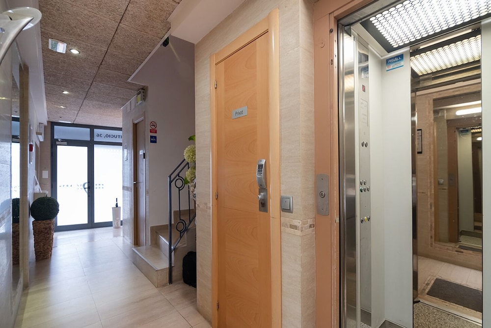 Hostal House