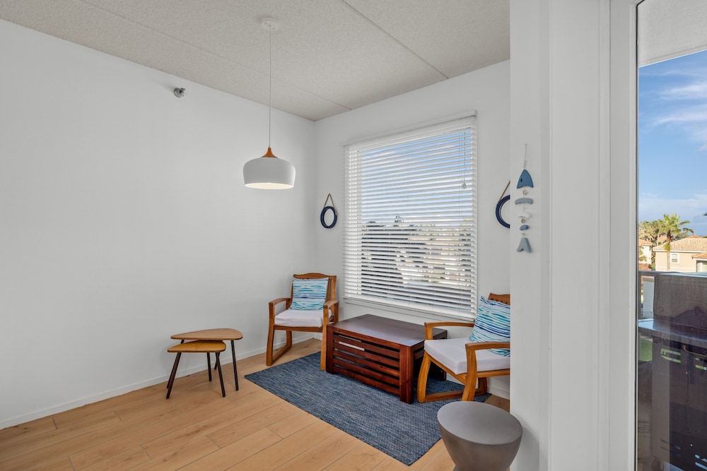 Las Villas Condo Unit 301 - 5 Night Minimum Stays 3 Bedroom Condo