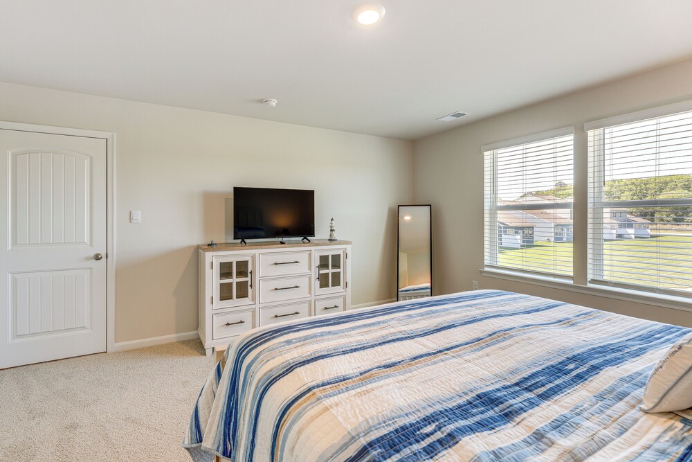 Modern Millville Home: 5 Mi to Beach & Boardwalk!