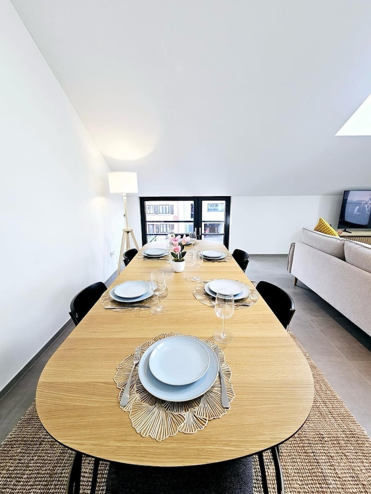 Spacious 3 bedroom large terrace&parking