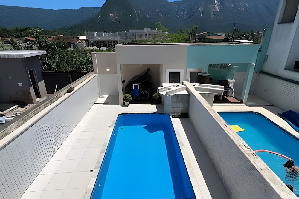 Casa com piscina em Boraceia