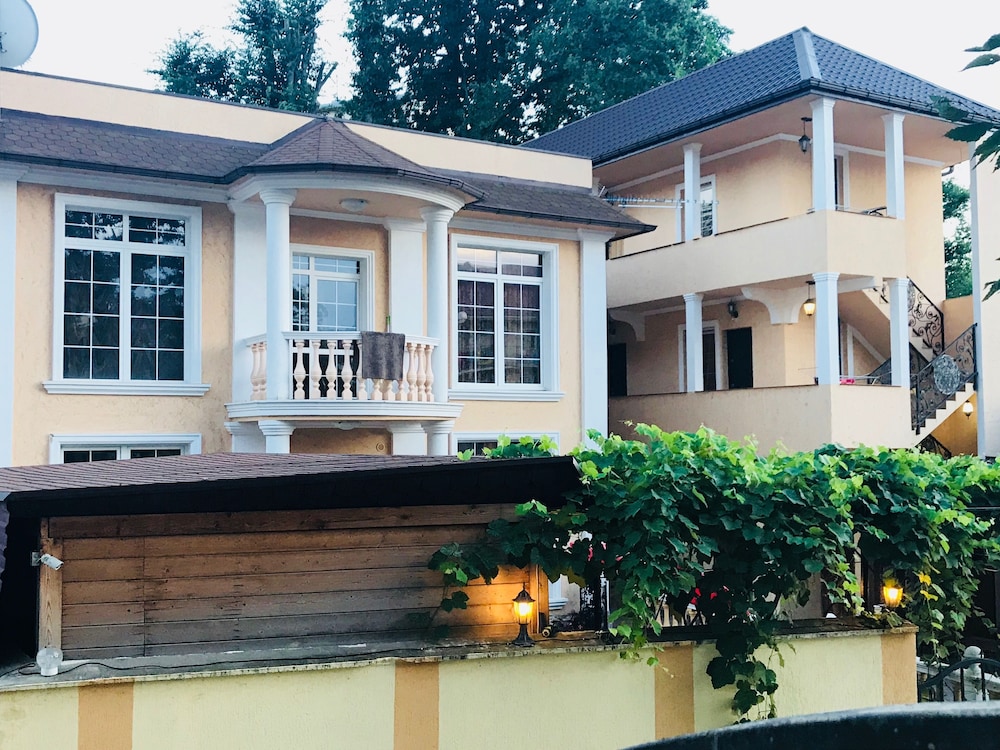 Tamriko Guest House