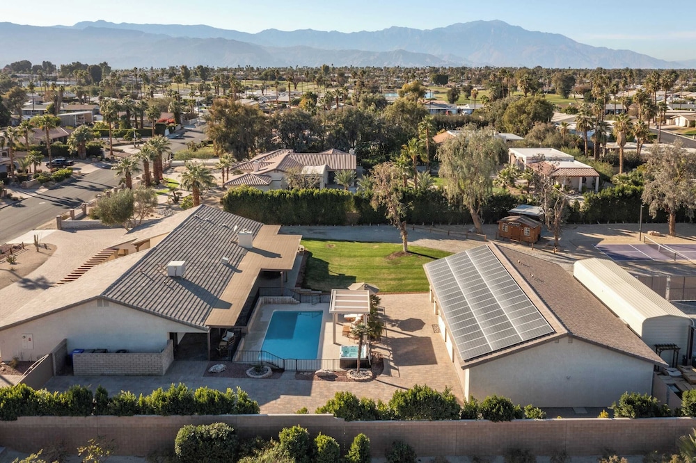 Pool, Sports Court, Game Garage, Fire Pit, & Casita Olivano Ranch by Avantstay