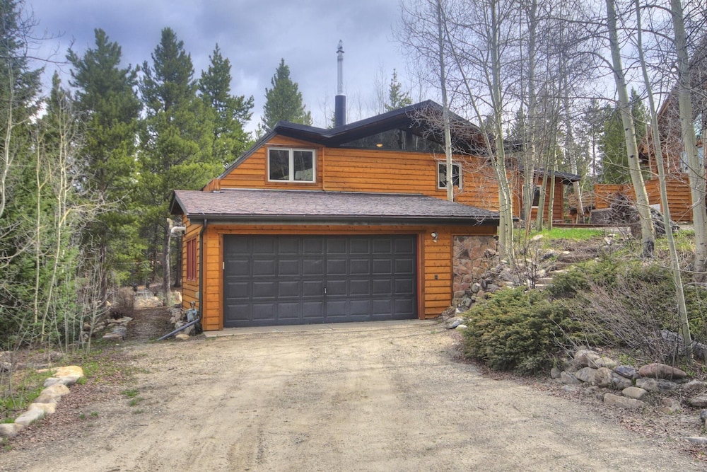 Elk Horn  3 Bedroom Home by RedAwning