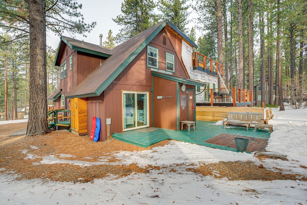 1 Mi to Heavenly Ski Resort: Retreat w/ Hot Tub