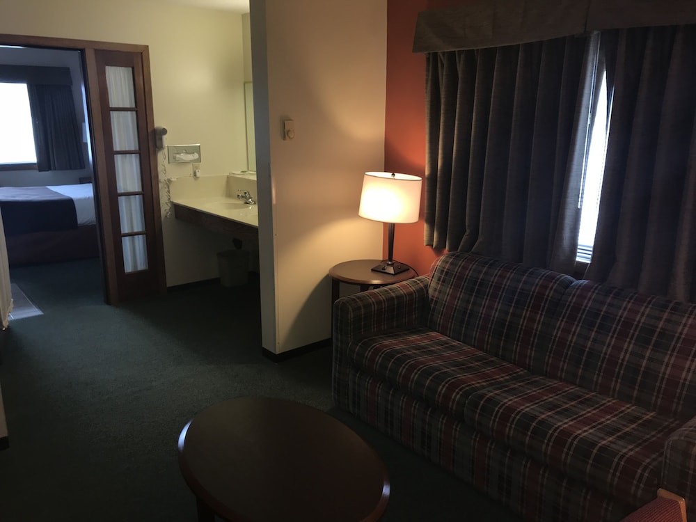 Northwoods Inn & Suites Blackduck view 4