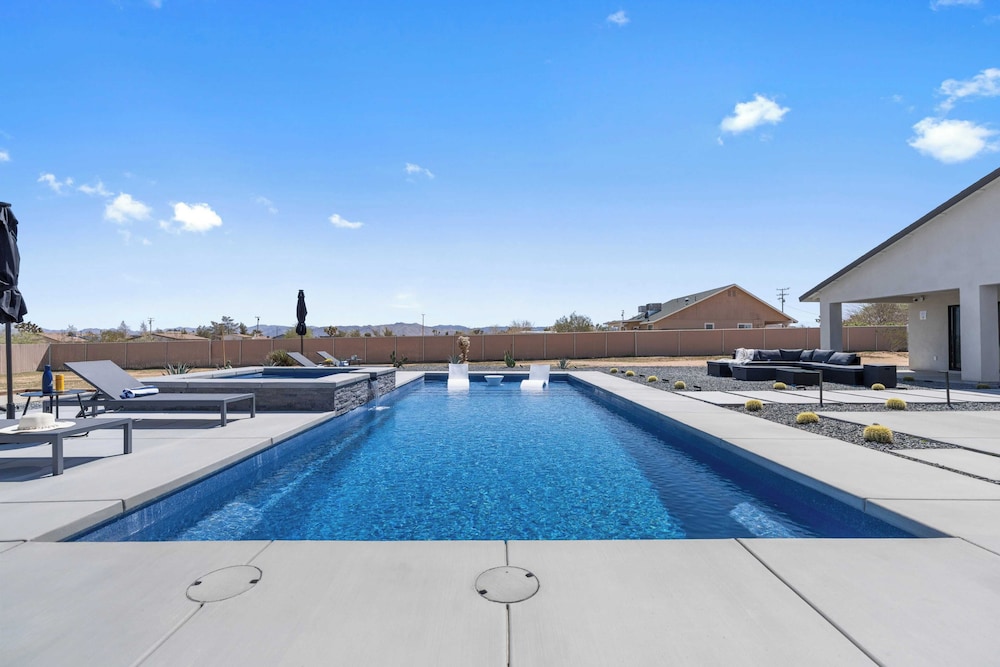 Bocce, Pool+spa, Game Room, Firepit Modern Oasis Yucca Haven by Avantstay
