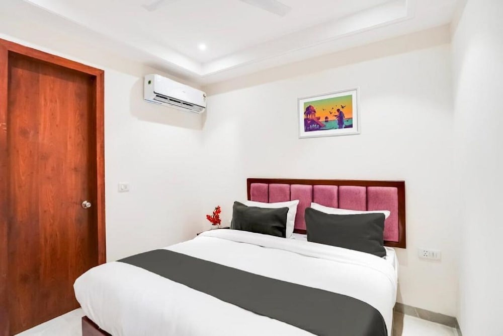 Hotel Ivory by KDSON