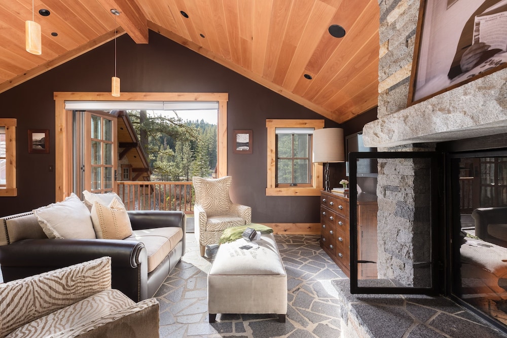 Hunter by Avantstay Riverfront Cabin w Prvt Cottage 5mins From Palisades