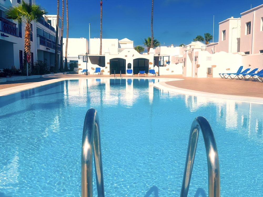 Apartment Bellissima With Pool and Wi-fi, 200m From the sea in Puerto del Carmen