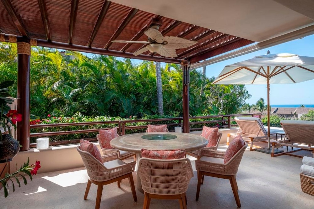 Staffed Ocean View Villa w Four Seasons Amenities