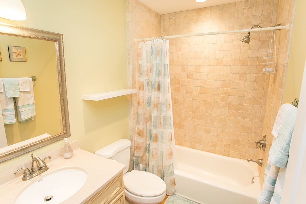 Ocean Bliss: 3BR Mod Haven, St. Aug