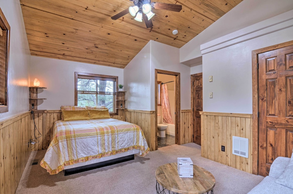 Idyllic Alton Escape ~ 37 Mi to Bryce Canyon! view 5