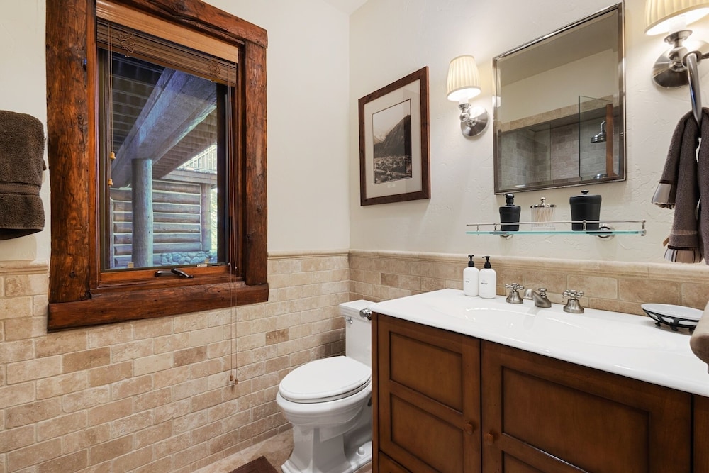 Wildwood Ridge 5 Bedroom Home