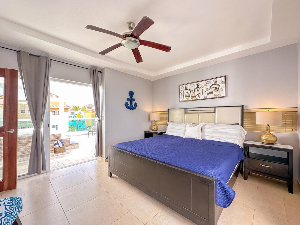 Gorgeous 1 BR PH Apartment w Jacuzzi view 2