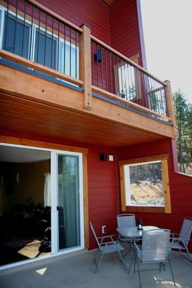 Crooked Tree Guest Suites